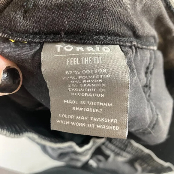 Torrid Feel The Fit Boyfriend Pull On Jeans Womens Size 2R 18/20 2X Faded Black - Picture 11 of 12